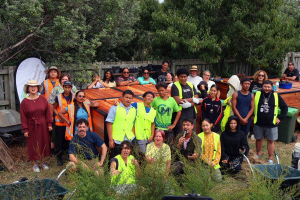 Mangere College students, alongside dozens of volunteers, assembled a CarbonCycle Company composting station in a matter of minutes.